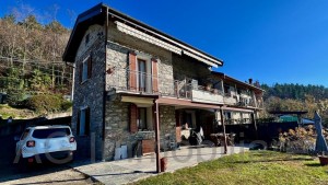 Ghiffa collina, casa in pietra semindipendente con giardino - Rif. 038