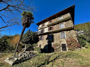 Caprezzo, casa indipendente in pietra a vista con giardino e Vista Lago - Rif. 012